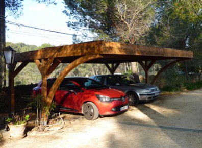 Un carport bois 2 voitures à toit plat